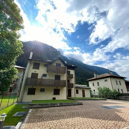 Bianchina - Bilocale Con Giardino Privato Apartment Valdisotto Bagian luar foto