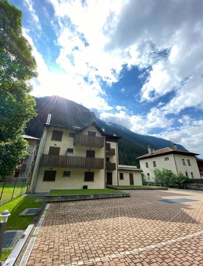 Bianchina - Bilocale Con Giardino Privato Apartment Valdisotto Bagian luar foto